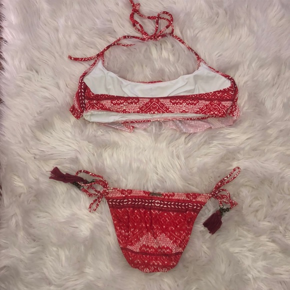 Red bikini - Picture 2 of 2